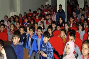 Sinop'ta Köylerde Yaşayan 5 Bin Çocuk Tiyatroyla Buluştu