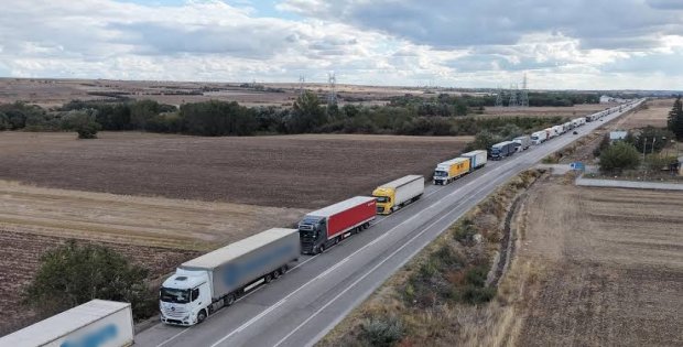 Uzun TIR kuyrukları: Alternatif rota şart