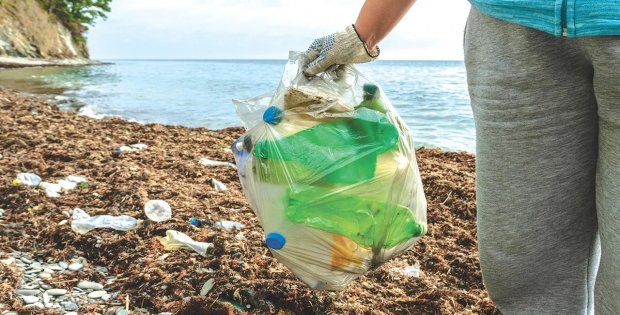 Her gün 2 bin kamyon dolusu plastik mavi sulara karışıyor