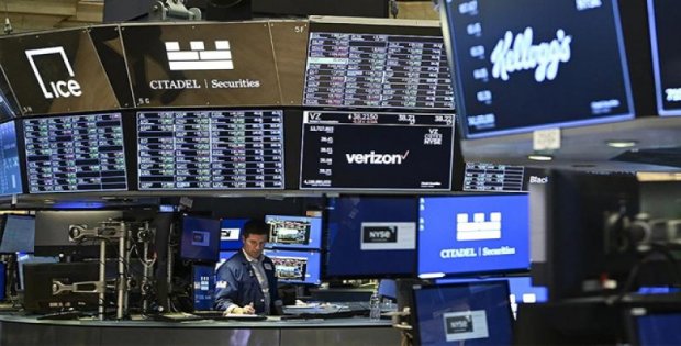 Küresel piyasalarda baskı: Dolar güçlendi, altın değer kaybetti