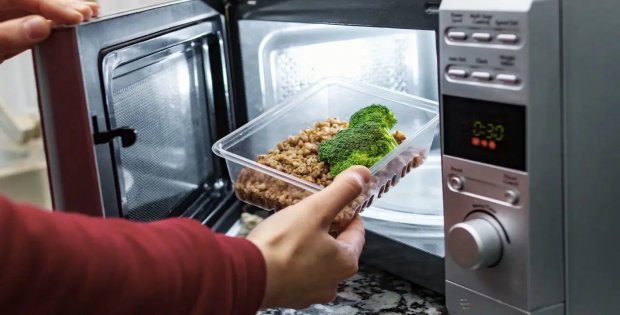 Plastik kaplar yiyecek saklamak ve ısıtmak için güvenli mi?