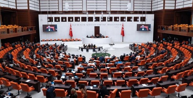 Sosyal medyaya 15 yaş sınırı, kadın memura 16 hafta doğum izni