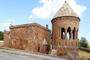 Ahlat’ın Simgelerinden Emir Bayındır Kümbeti