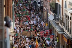 Aşırı turizme protesto!