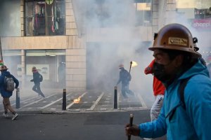 Bolivya’da yollar kapandı, ülke kilitlendi