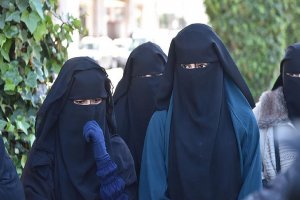 Burka ve nikap yasağı yürürlüğe girdi