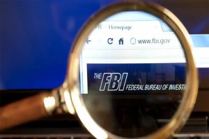 FBI hacklendi! Ajanların gizli bilgileri ele geçirildi