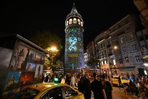 Galata Kulesi'nde kültürel miras için farkındalık gösterisi