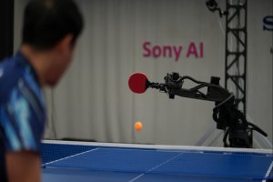 Masa tenisi robotu profesyonelleri yendi