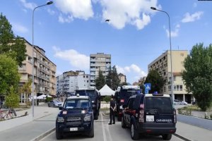 NATO, KFOR askerlerini köprüden çekiyor