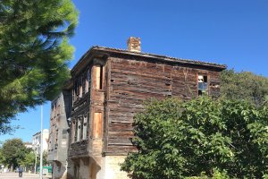 Sinop’ta Gerzeli’ler Tarihi Ahşap Evlerinin Terkedilmişliğine Yanıyor