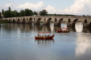 Tarihi Motifleri ve Zarif Mimarisiyle Meriç Köprüsü
