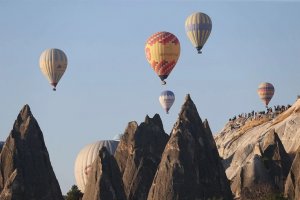 Yağmur ve rüzgar uçuşları azalttı