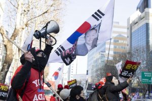 Yoon'a 30 yıl hapis istemi 